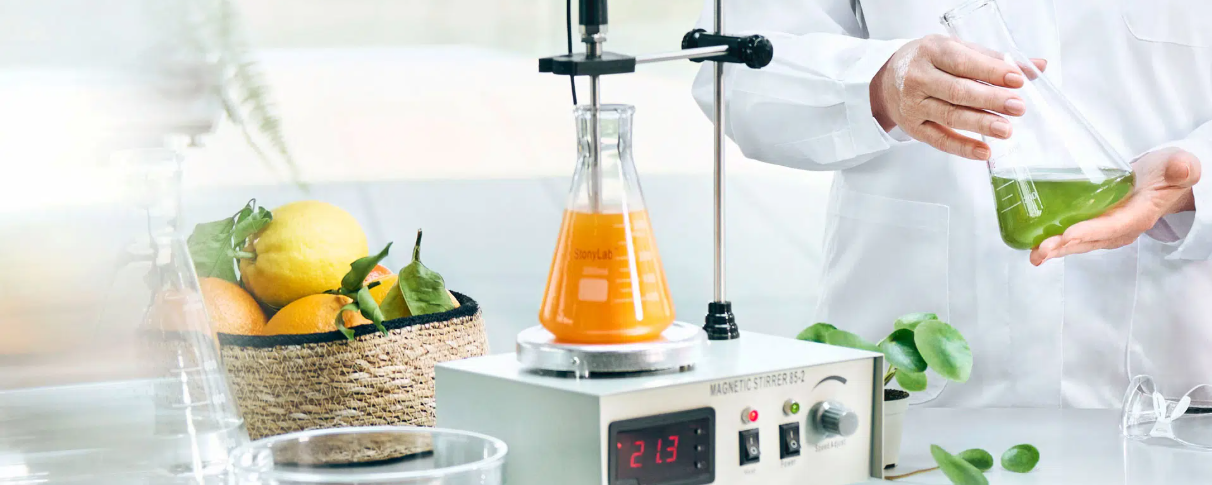 Forschungsutensilien in einem Labor